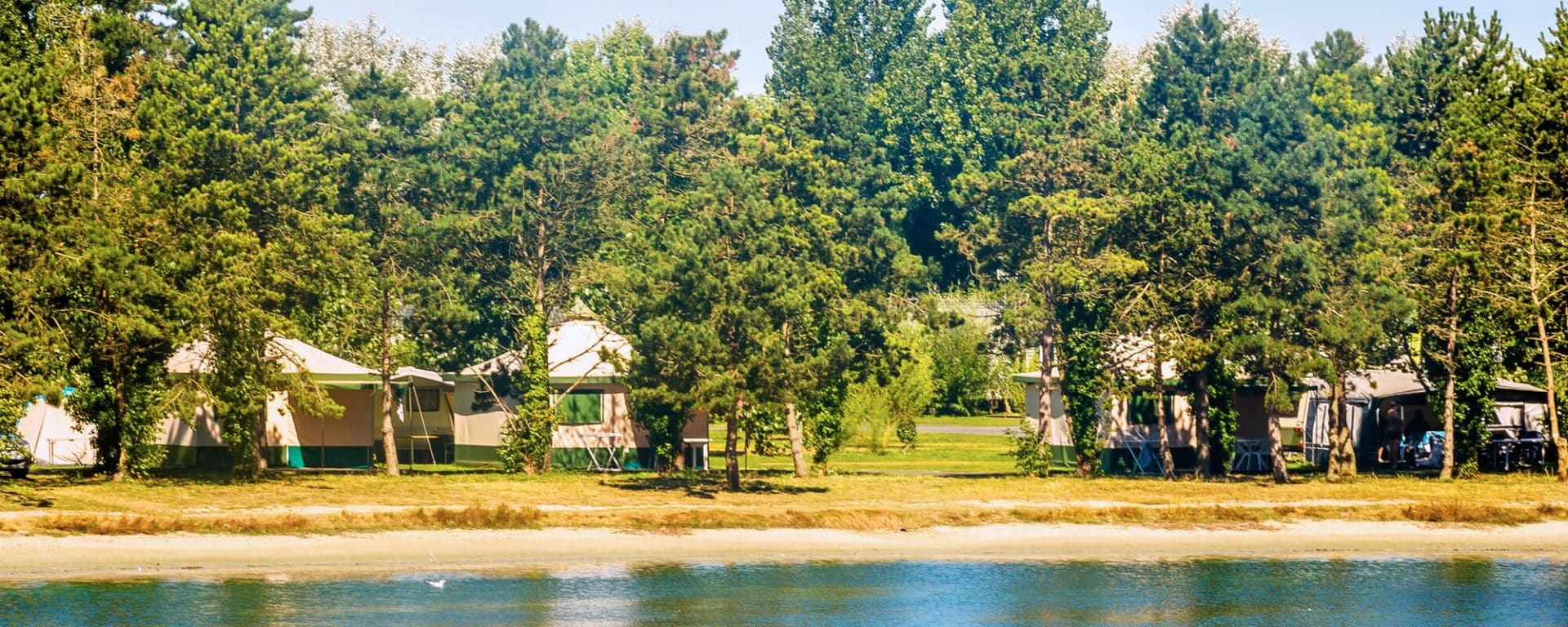 Lodge au bord d'un lac - Camping dans le Calvados
