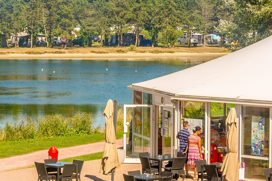Bar en restaurant op camping Le Fanal in Normandië - Camping in Isigny-sur-Mer