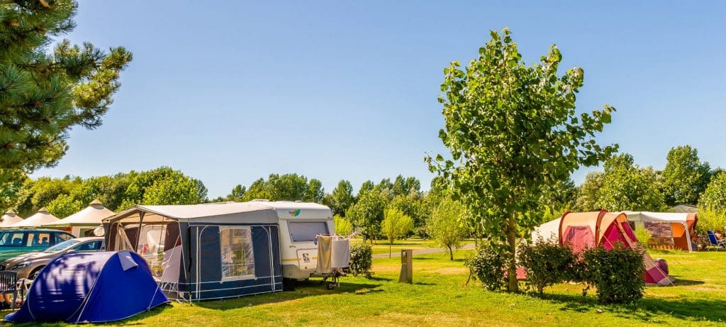 Kampeerplaatsen op camping le Fanal bij de landingsstranden van D-Day