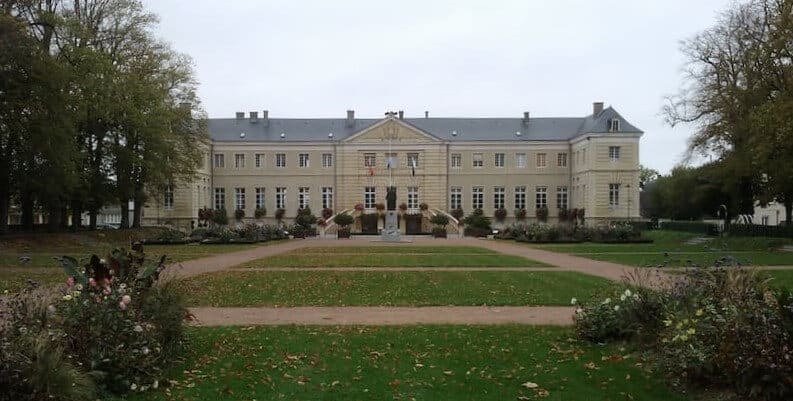 Hôtel de ville d'Isigny-sur-Mer proche de notre camping d'Isigny-sur-Mer