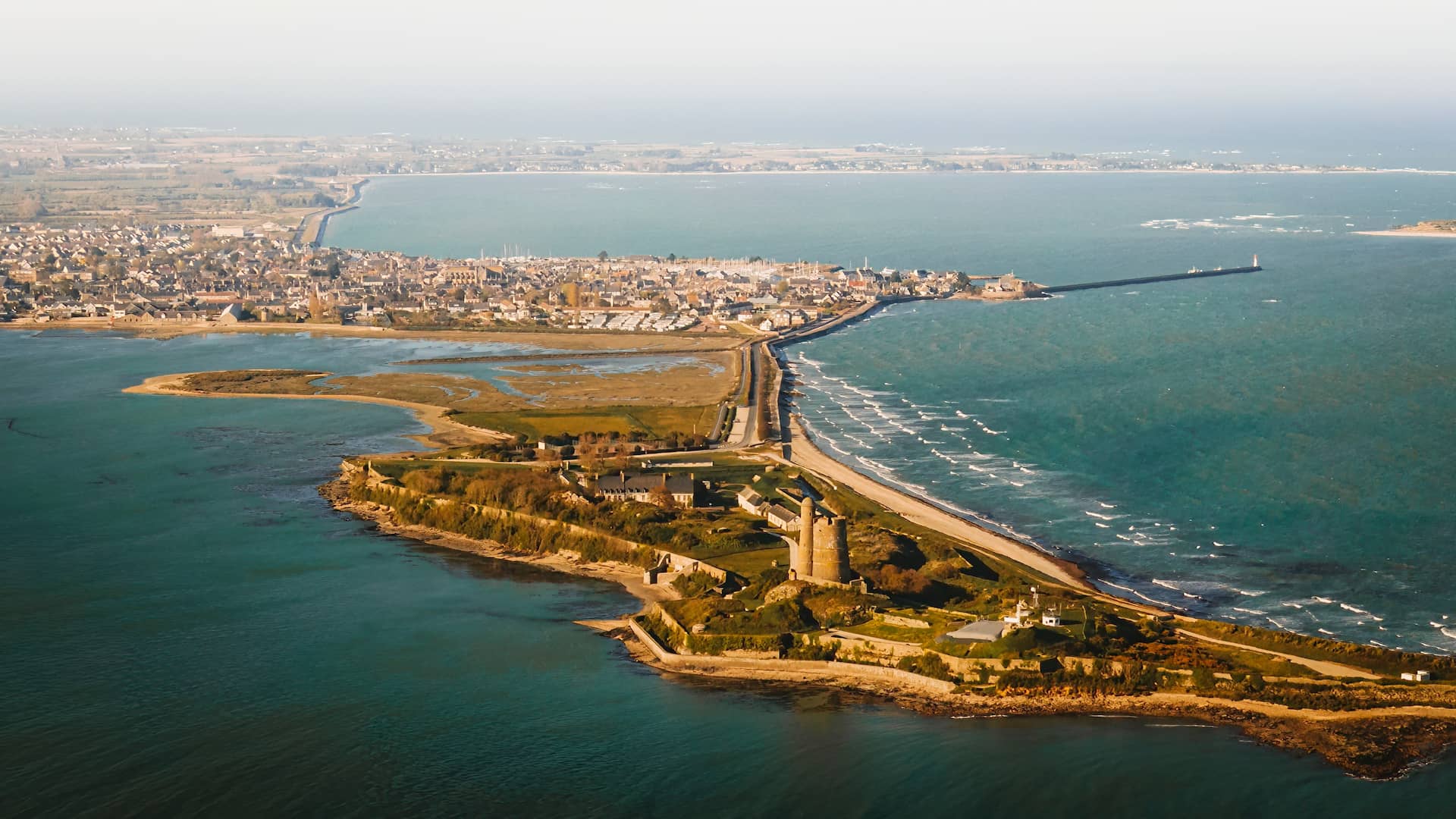 Ville bord de mer Normandie - Saint-Vaast-la-Hougue - Camping le Fanal