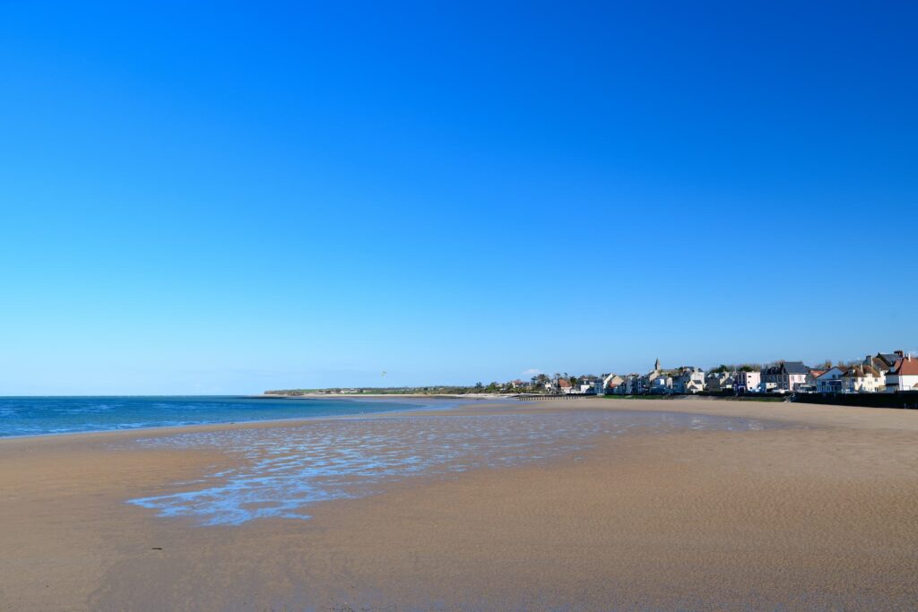 Grande plage de Grandcamp-Maisy - Camping le Fanal